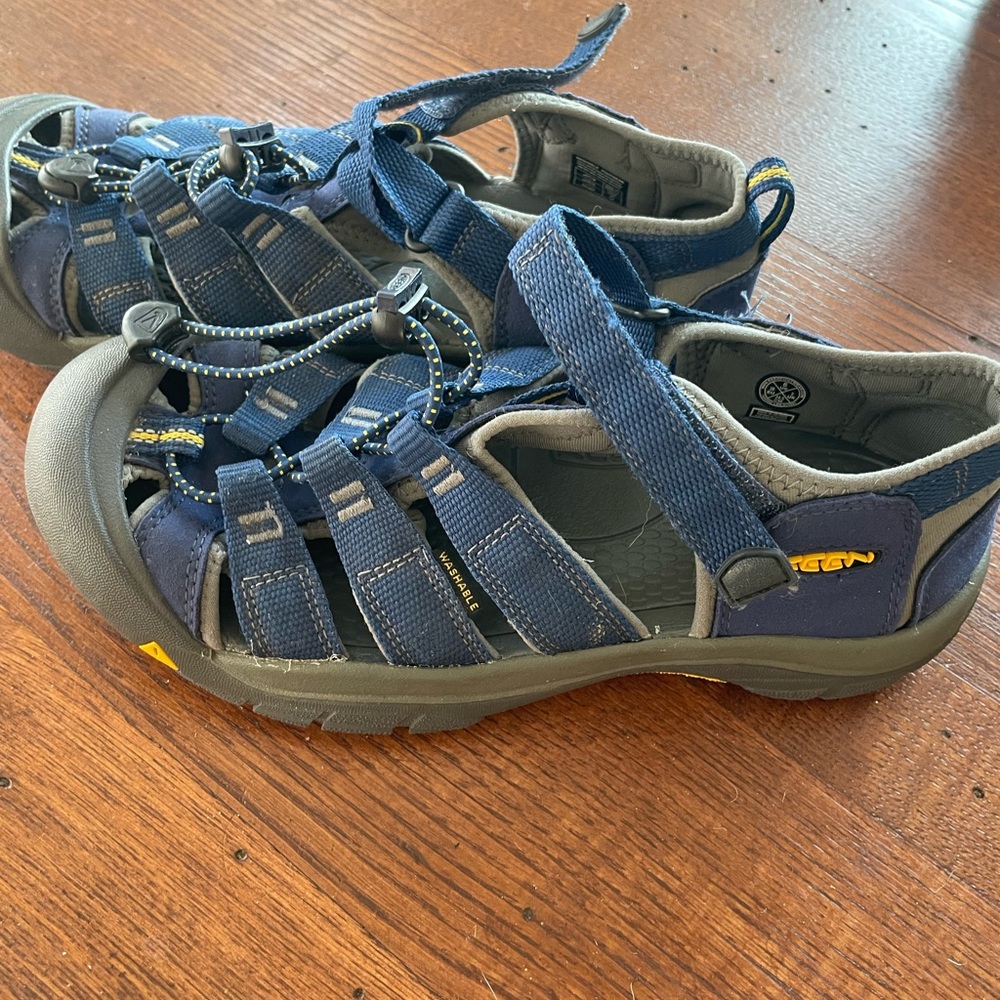 Keen Blue & Gray Sandals Size 6 Youth / Women’s Size 7.5